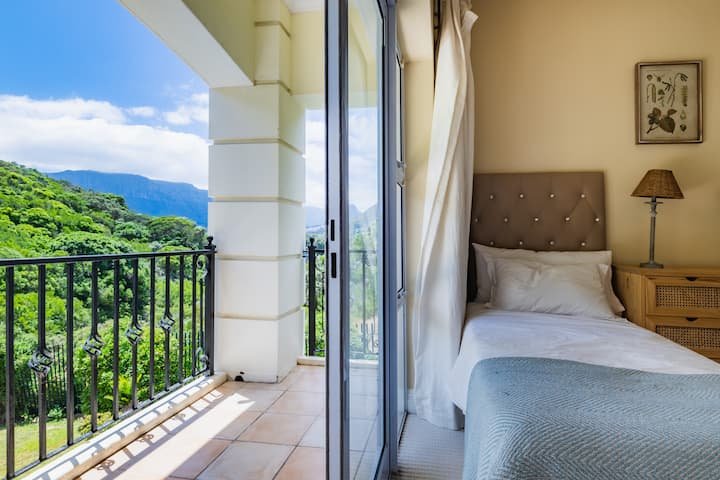 To Let 4 Bedroom Property for Rent in Hout Bay Western Cape